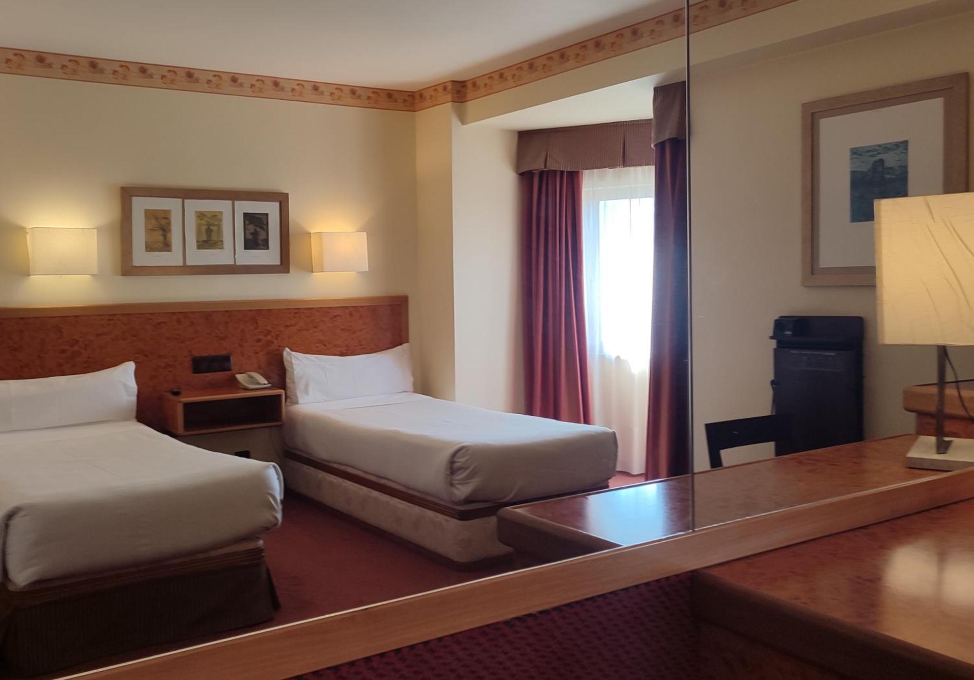 Hotel Sercotel Cuatro Postes Ávila Kültér fotó