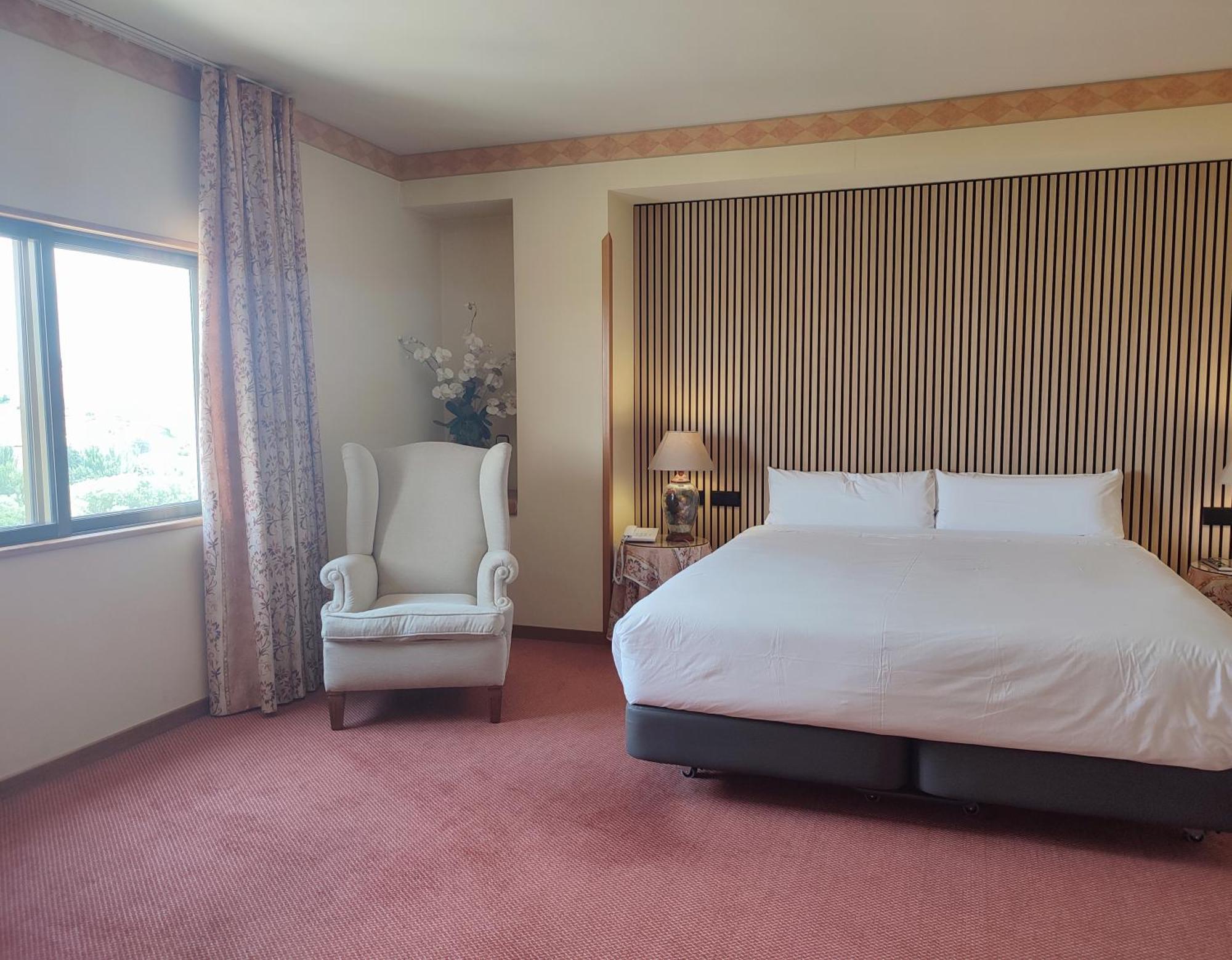 Hotel Sercotel Cuatro Postes Ávila Kültér fotó