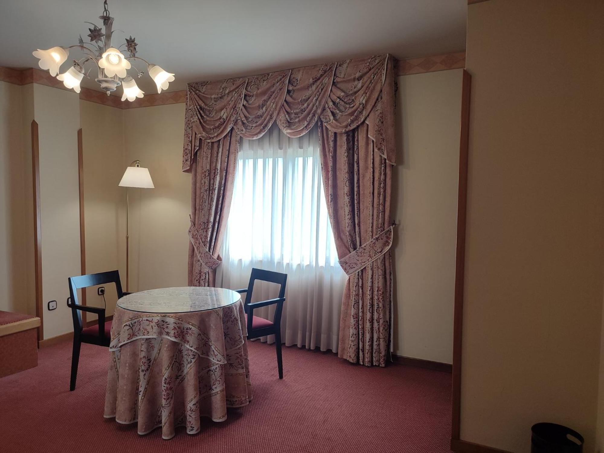Hotel Sercotel Cuatro Postes Ávila Kültér fotó