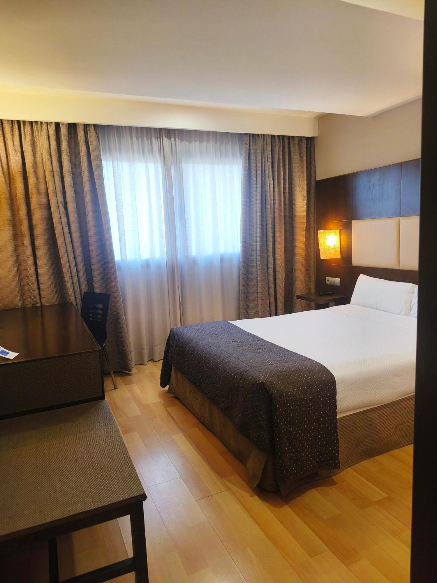 Hotel Sercotel Cuatro Postes Ávila Kültér fotó
